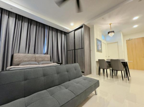 Kuching Cozy Comfort 06 - Riverine Diamond Kuching Studio with Balcony 3 Pax
